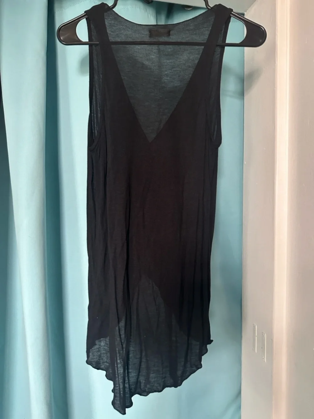 silence + noise Black Twist-Front V-Neck Tank - Picture 2 of 7